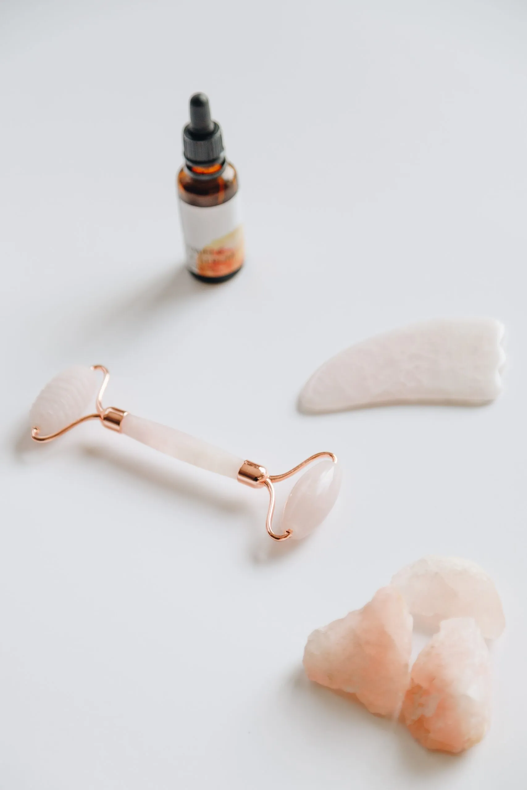 viva-luna-studios-hYpHkpQG5ms-unsplash-scaled.jpg Gua Sha